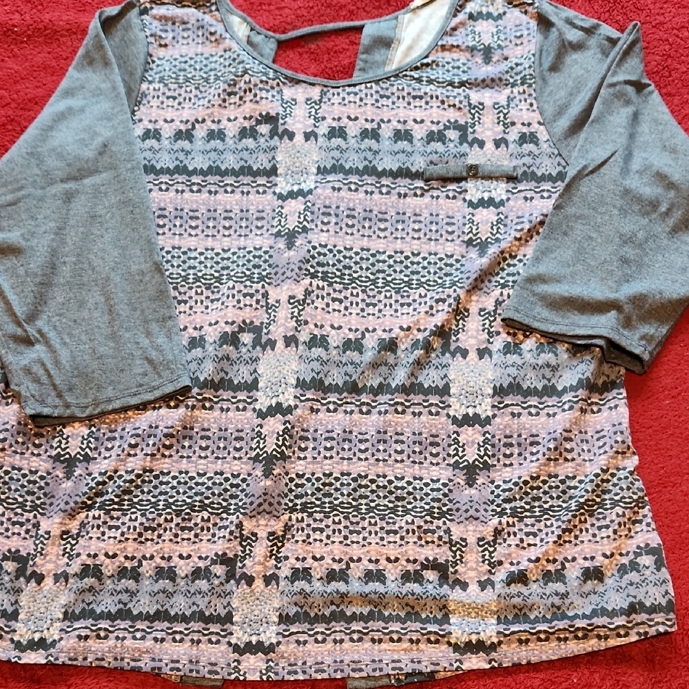 Loralette Gray 3/4 Sleeve Graphic Cut-Out Blouse